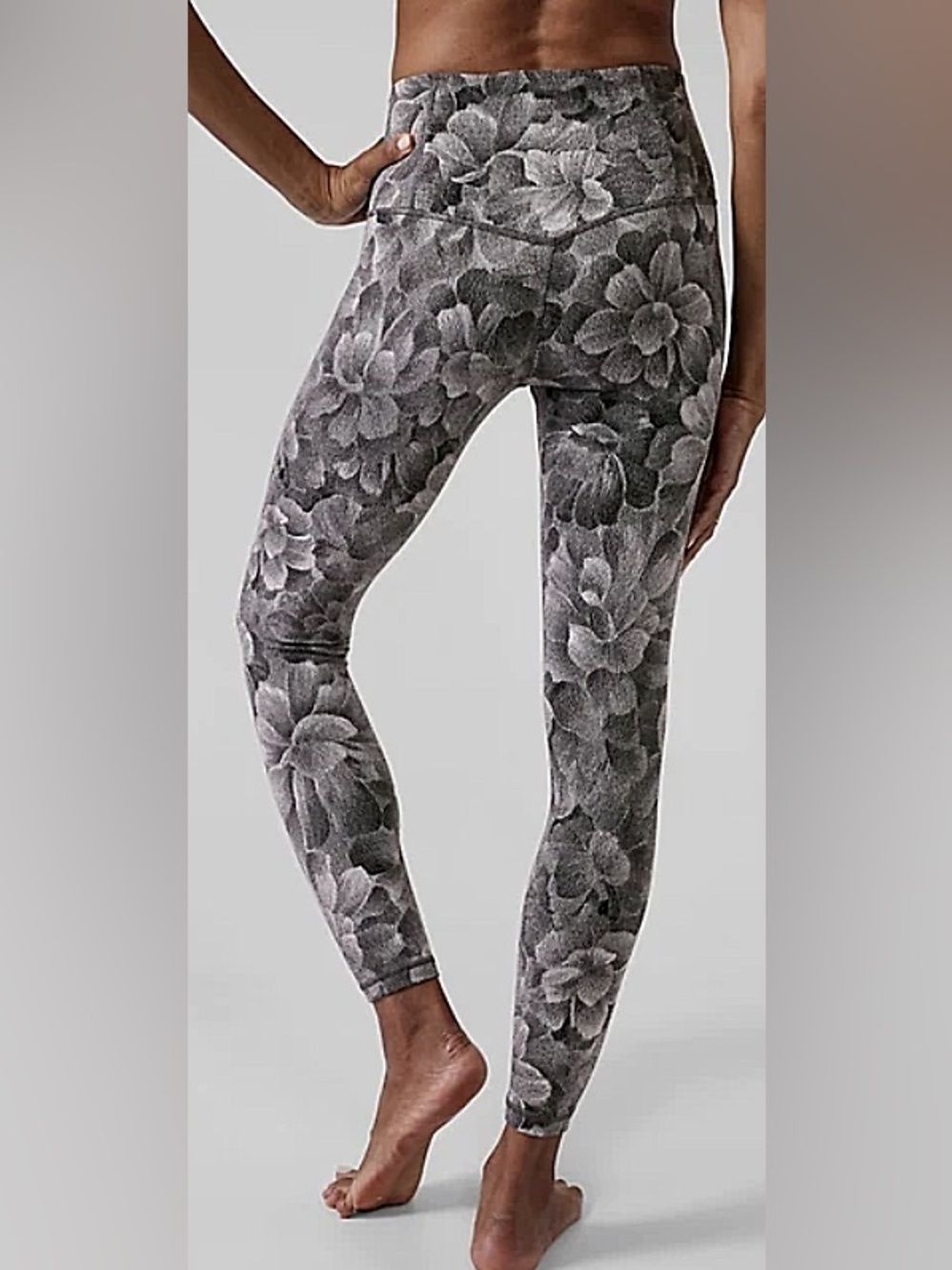 Athleta NWT Elation Textured Floral Tight Size Small Black White Gray Pocket